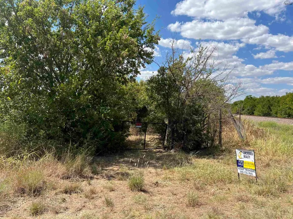 383 Pierce Rd, Henrietta, TX 76365