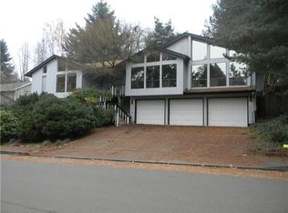10 Hillshire Dr, Lake Oswego, OR 97034