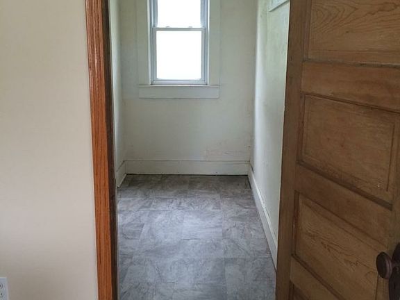 3rd image of 602 N East St
