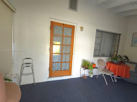 3rd image of 1033 N 19th Ave