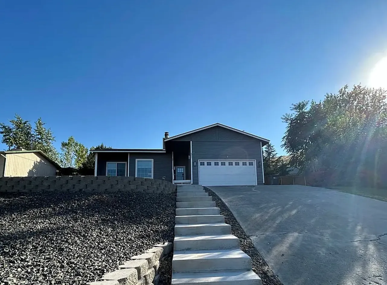 3 bed, 1417 sqft, $2,400 — Photo 1