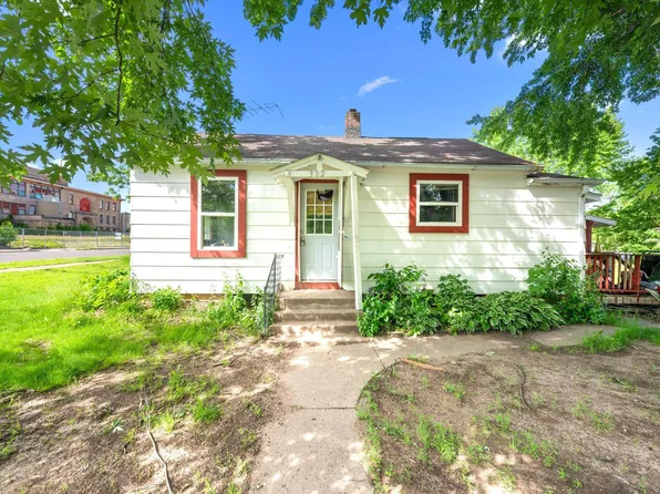 302 5th St, Sandstone, MN 55072