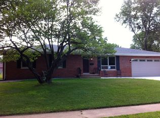 2405 Arrowhead Dr, Springfield, IL 62702