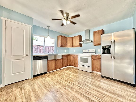 5th image of 4614 Tealwood Cir