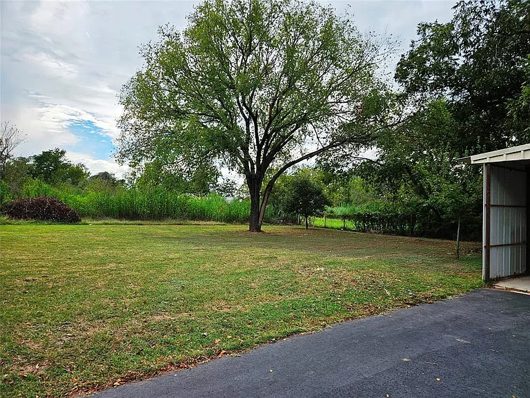 218 Waco St — Photo 16