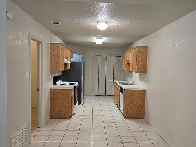 1602 Van Zanten Dr — Photo 2