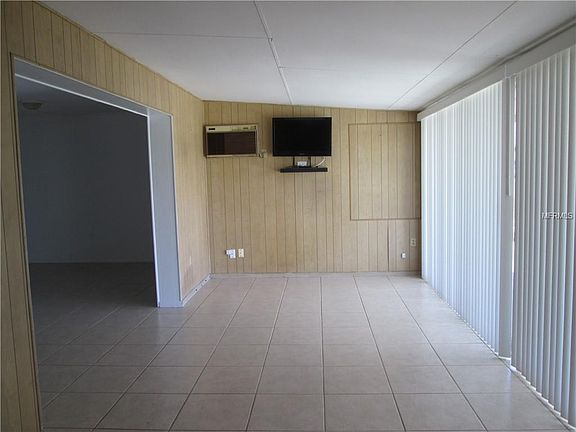 3rd image of 955 Cherry Hills Dr