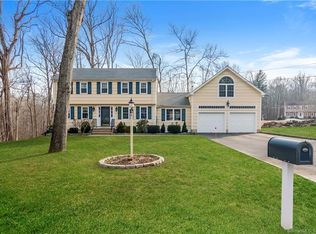 12 Heritage Cir, Clinton, CT 06413