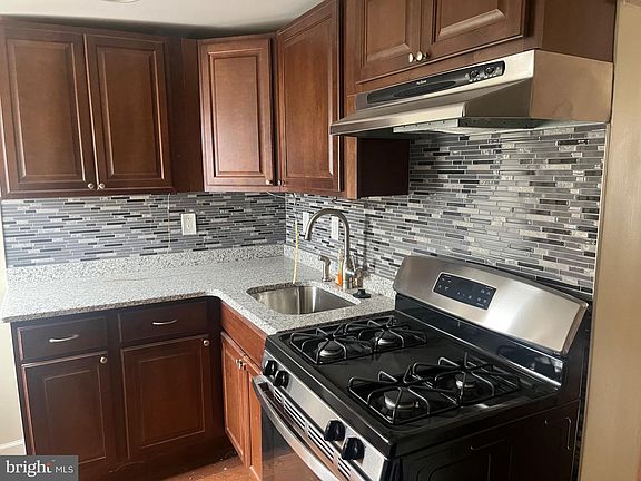5th image of 2520 Edgemont St