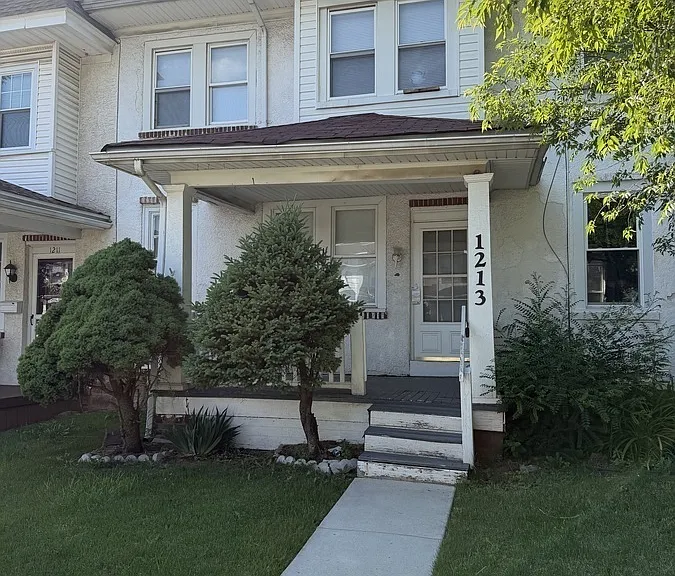 1213 Astor St — Photo 1