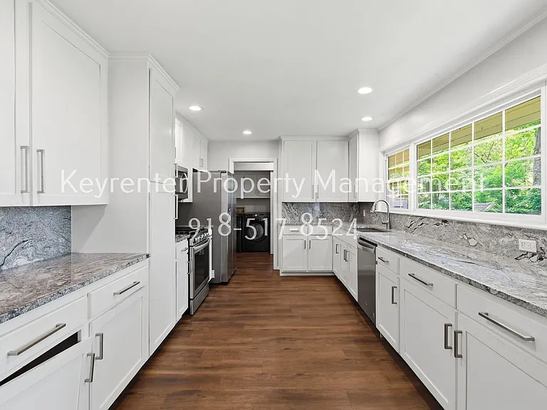 3325 S Yorktown Ave — Photo 7