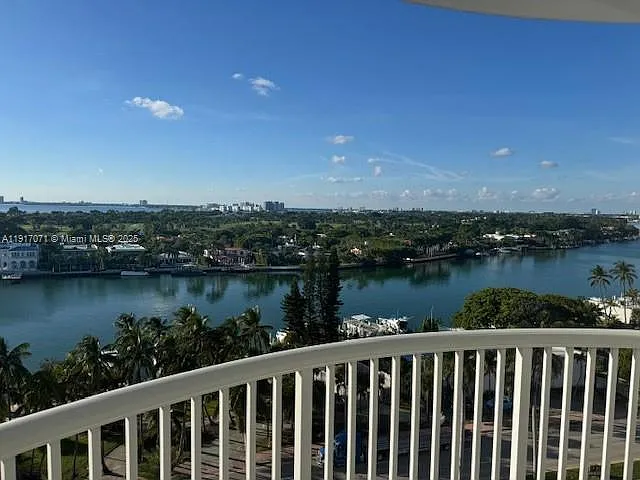 5401 Collins Ave #931 — Photo 35