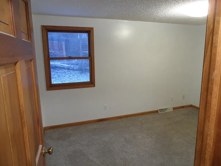 921 Onondaga St — Photo 32