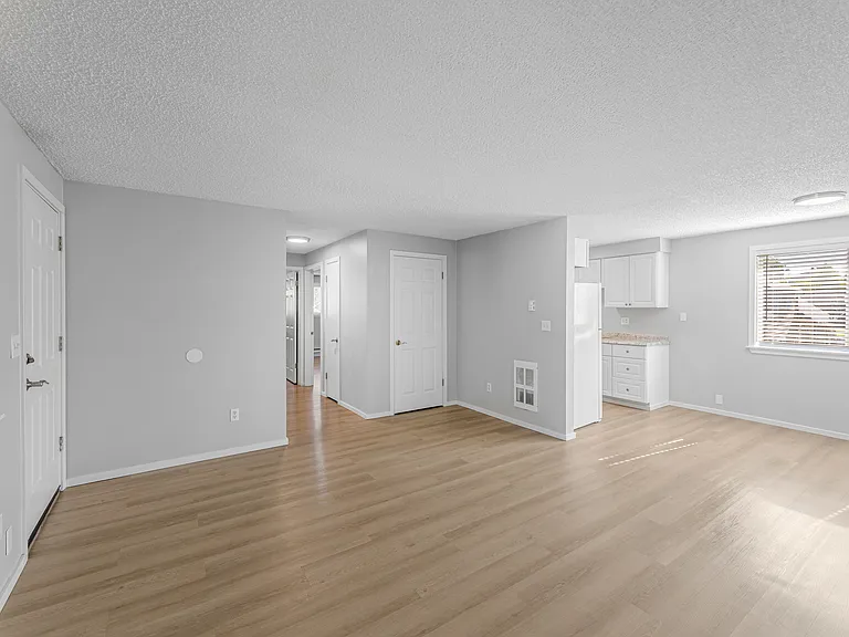 511 Avenue D #D — Photo 1