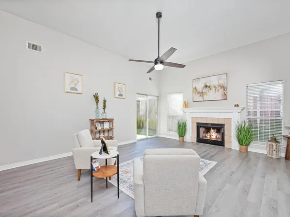 483 Sandy Ridge Cir, Mary Esther, FL 32569