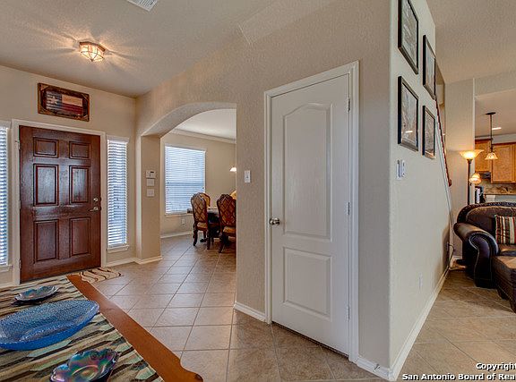 5th image of 3630 Ashland Clf