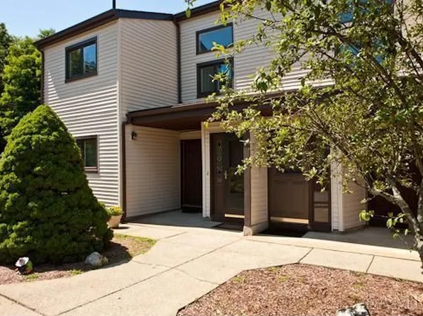 125 Stringham Rd APT 32, Lagrangeville, NY 12540