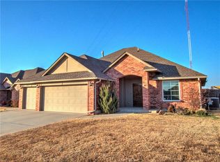 1913 NE 32nd St, Moore, OK 73160