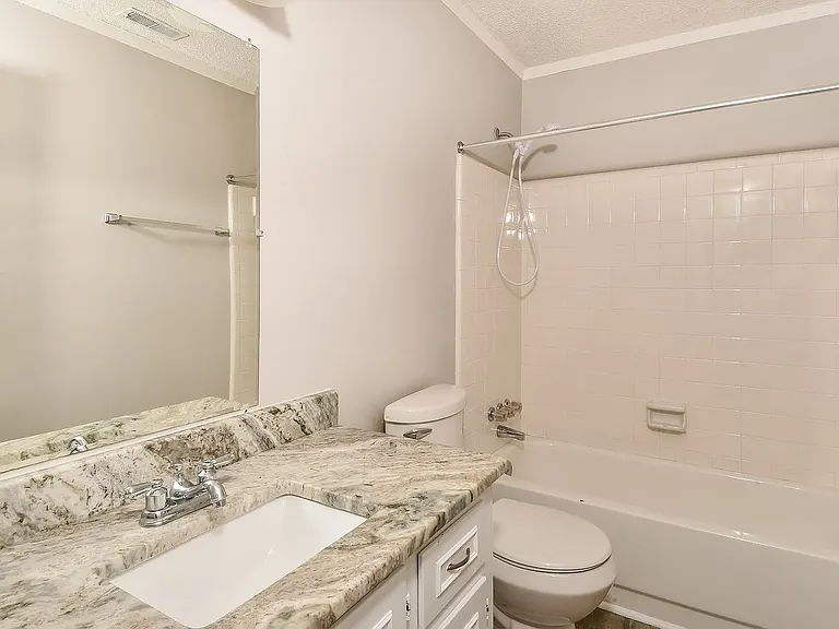 121 Stonemill Ct — Photo 3