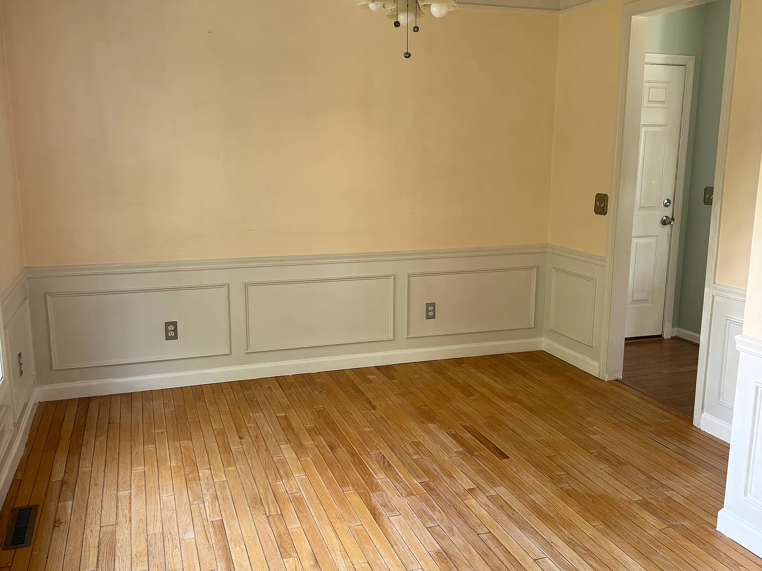 3 bed, 2.5 bath, 1950 sqft, $4,000 — Photo 4