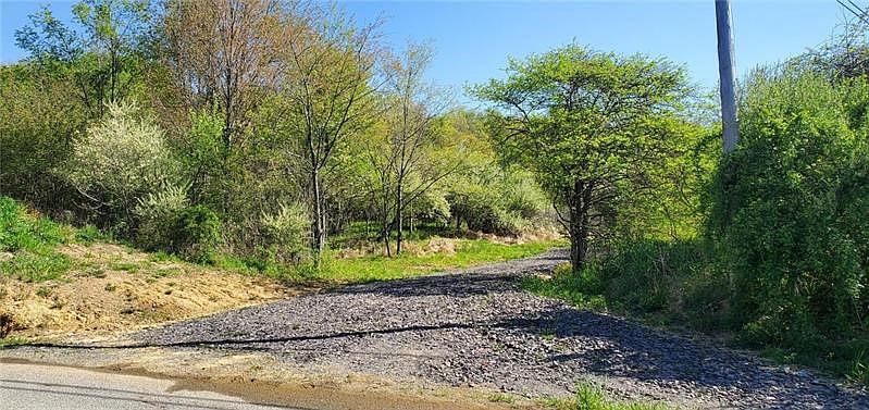 2nd image of 856 Edmon Rd