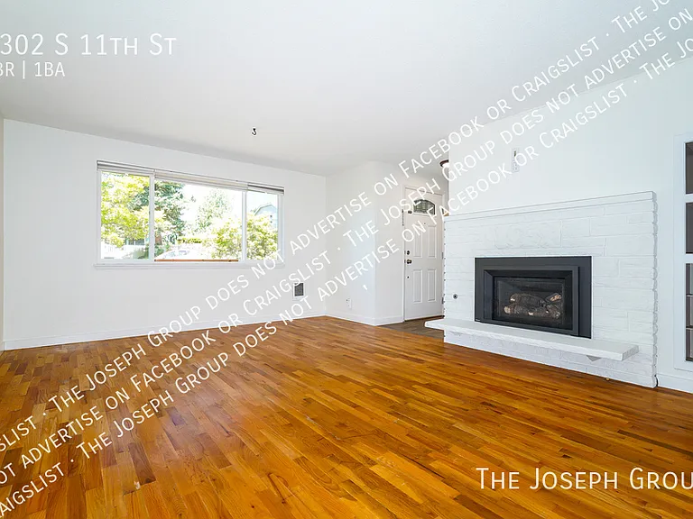 4302 S 11th St — Photo 2