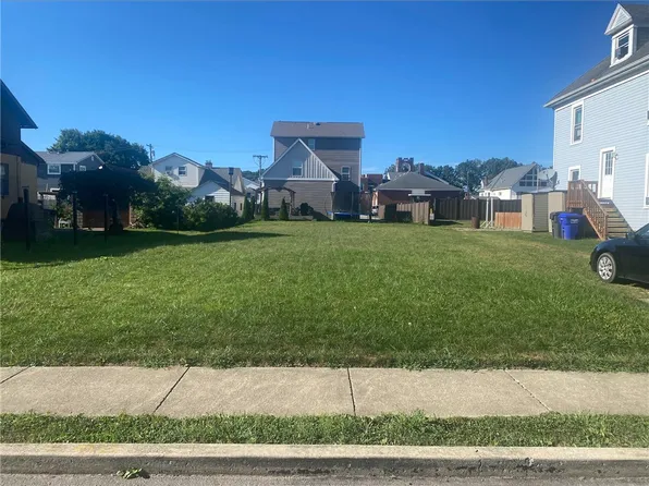 319 E New Castle St, Zelienople, PA 16063