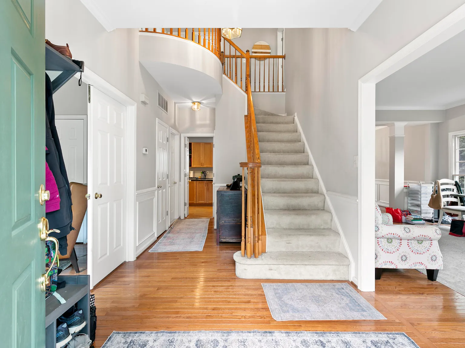 5 bed, 3.5 bath, 3578 sqft, $4,500 — Photo 2