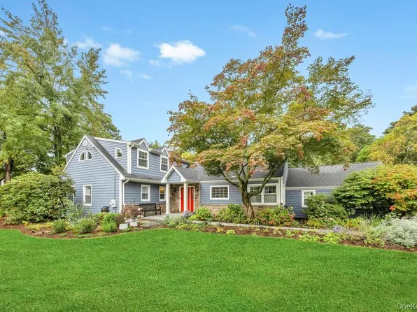 12 Teapot Lane, Smithtown, NY 11787