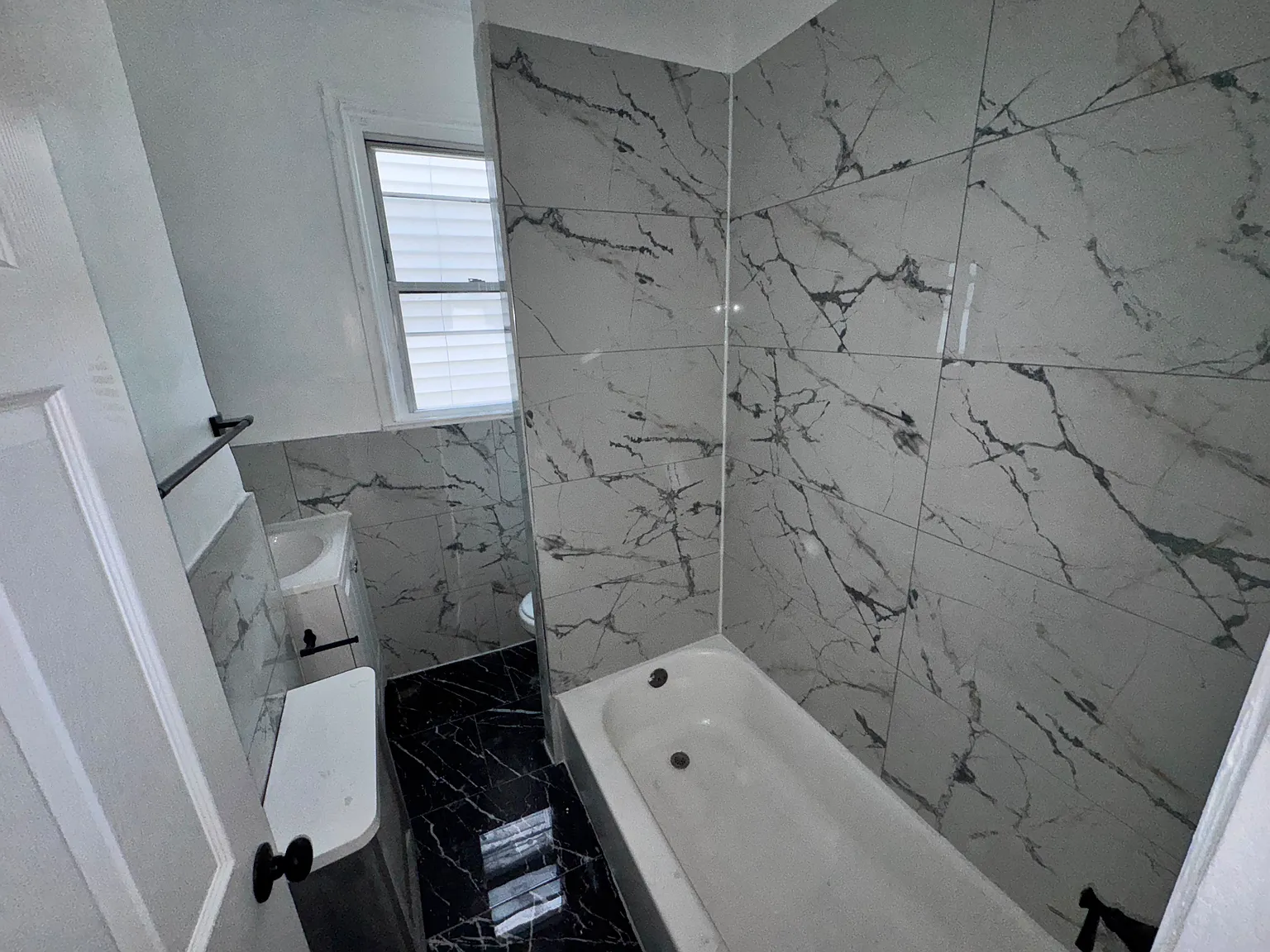3 bed, $2,095 — Photo 4