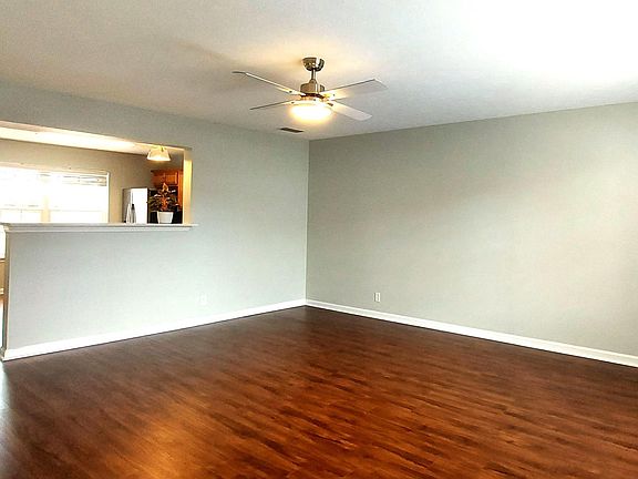 2nd image of 422 Arapaho Dr