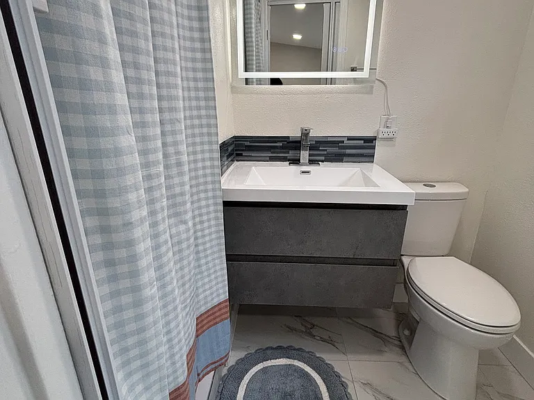 11392 Biscayne Blvd — Photo 11