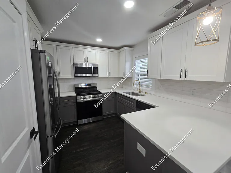1064 Westmoor Dr NW — Photo 5