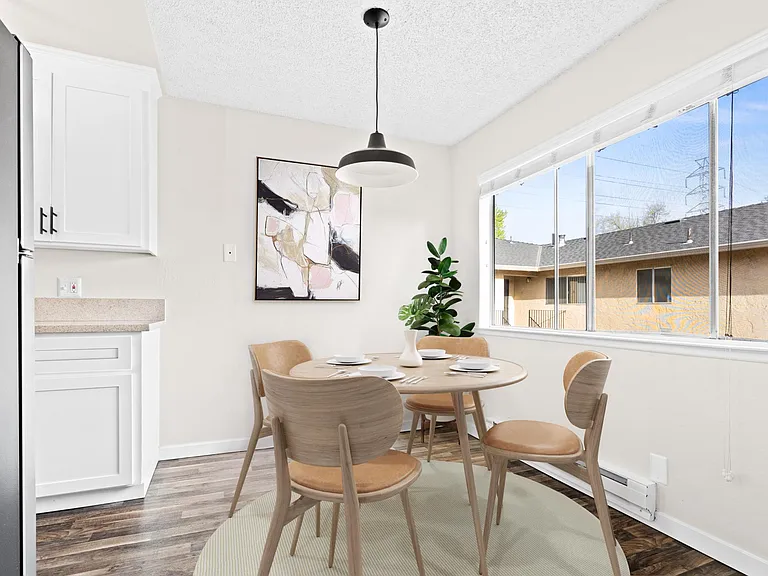 740 W Valley Dr #8 — Photo 3