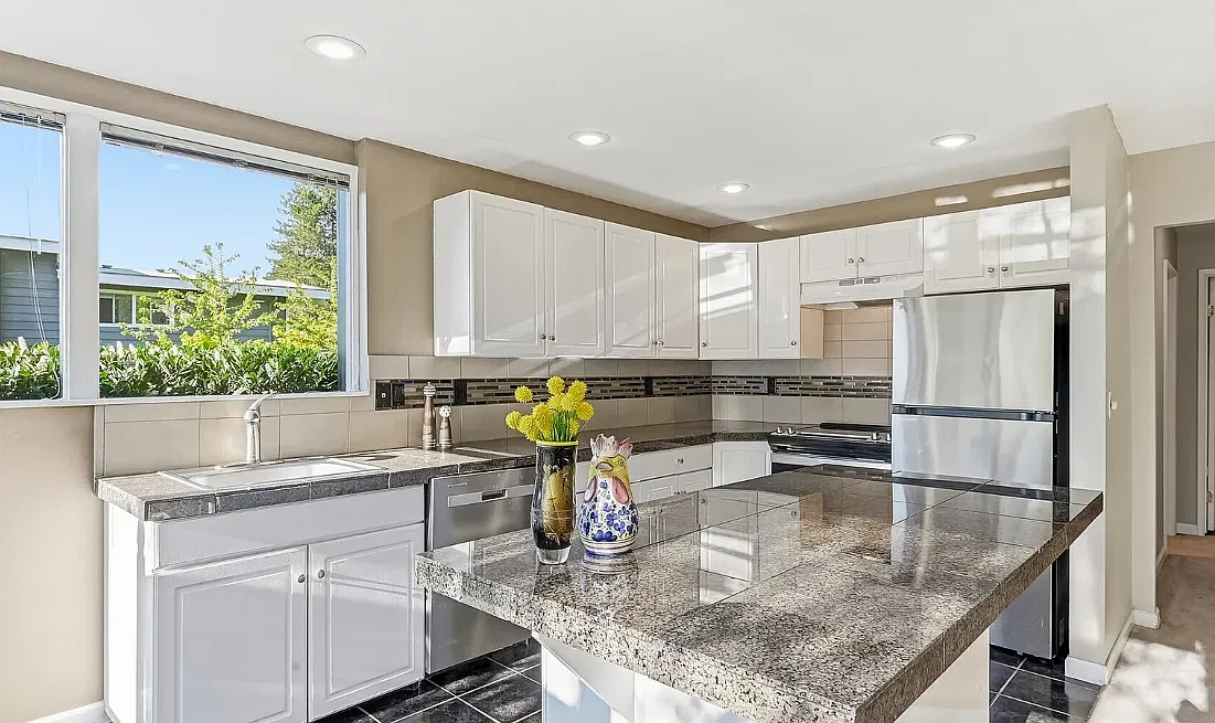 1 bed, 1400 sqft, $2,400 — Photo 4