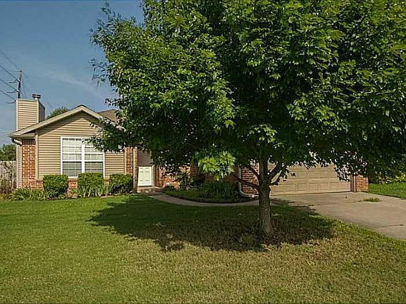 3rd image of 812 SW Navajo Dr