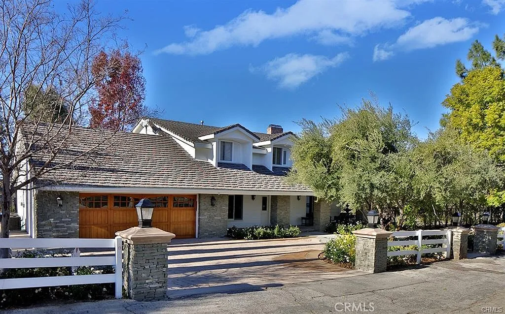 5 bed, 4.5 bath, 3926 sqft, $18,000 — Photo 2