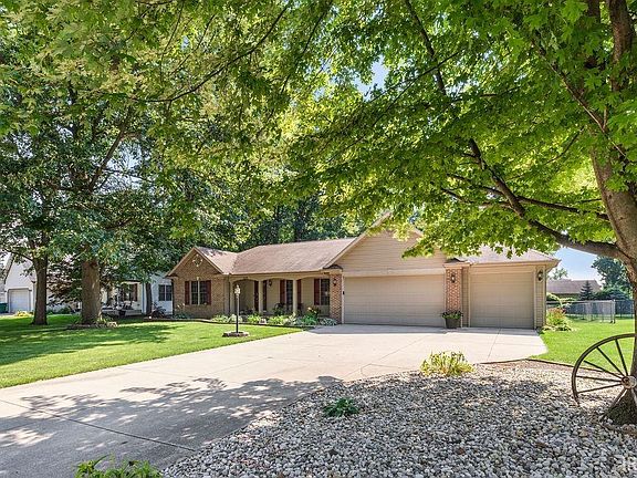 2nd image of 58060 Windsong Dr