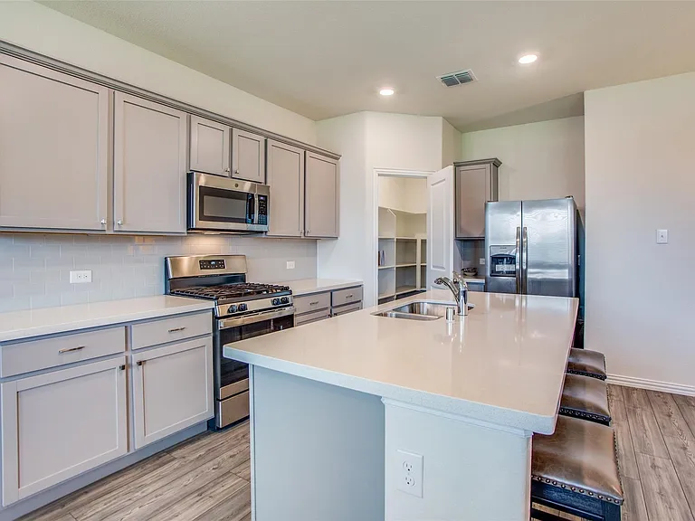 113 Hayes Dr — Photo 15