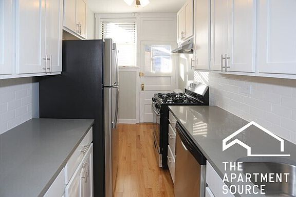 3rd image of 1928 W Winona St #3