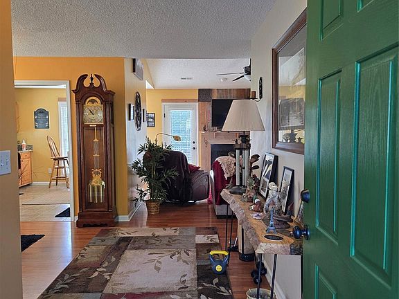 3rd image of 77 Stonehollow Rd