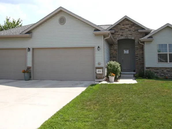 916 Autumn Rd, Hickman, NE 68372