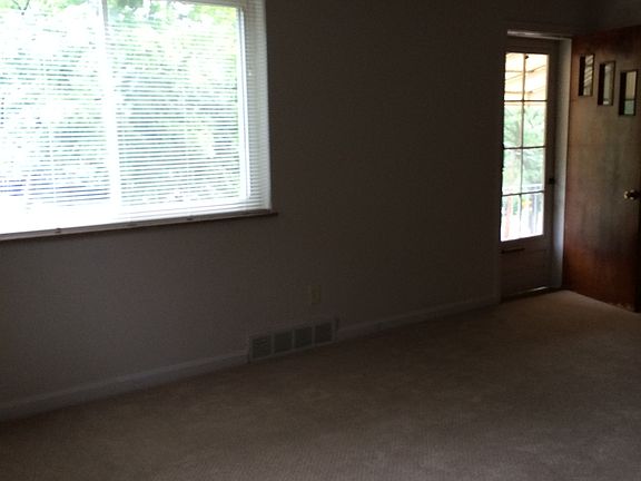 3rd image of 2727 Powell Dr