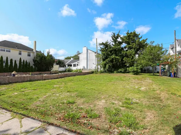 118 N Lancaster Ave, Margate, NJ 08402