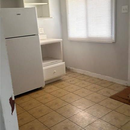 5th image of 828 Marias Dr