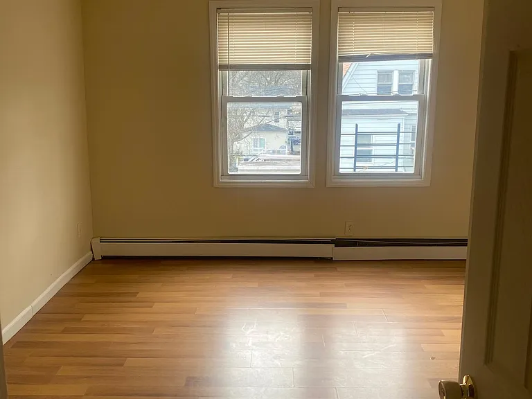 158 Alexander St — Photo 3