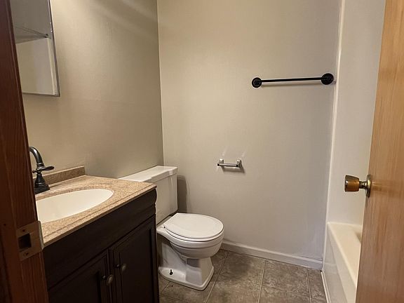 5th image of 622 Lakeview Dr #J