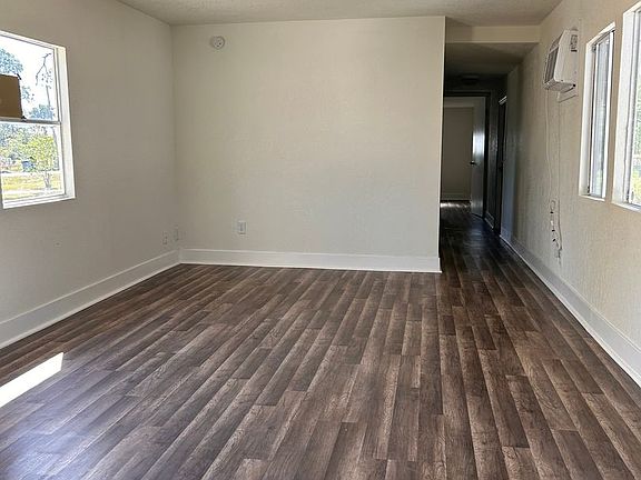 4th image of 7906 Hart Dr