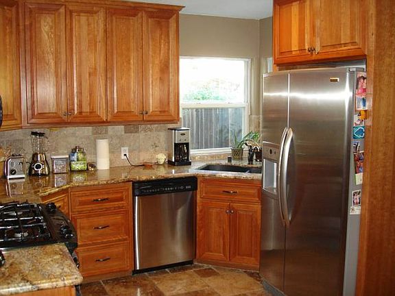 3rd image of 4673 Esther St