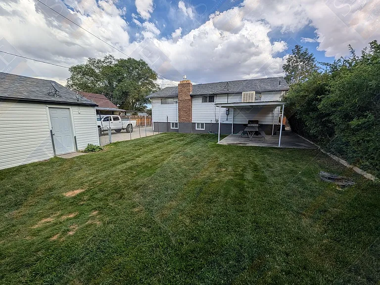 460 Jensen St — Photo 13